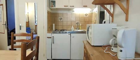 Fridge, microwave, cookware/dishes/utensils