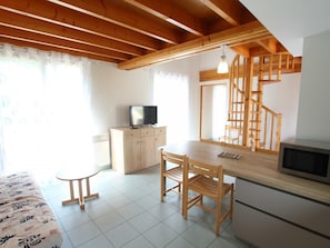 Interior - Charming Beachside House: Terrace, Pet-Friendly, Near GR223, with Wifi & Baby Equipment (La Hague)
