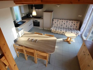 Interior - Charming Beachside House: Terrace, Pet-Friendly, Near GR223, with Wifi & Baby Equipment (La Hague)