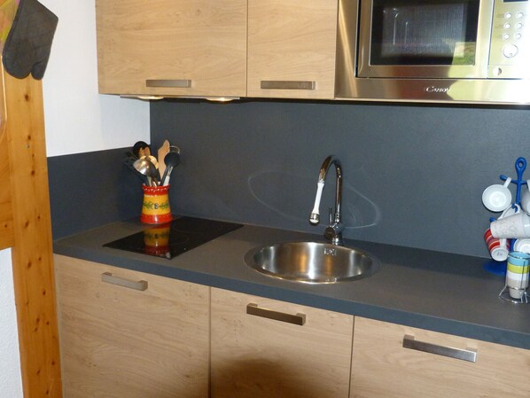 Refrigerador, microondas, horno y lavavajillas 