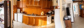 Fridge, microwave, oven, stovetop - Homerez - Family House in Sainte-Marie with large garden (Sainte-Marie)