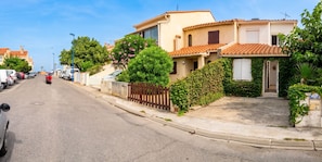 Exterior - Homerez - Family House in Sainte-Marie with large garden (Sainte-Marie)