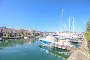 Marina - Superb renovated house 5 persons  et  10.50 m mooring (PORT-GRIMAUD)