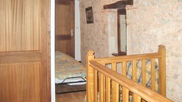 4 slaapkamers, een strijkplank/strijkijzer, internet