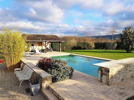 Pool. Homerez - Villa in Saint Sylvestre sur Lot.