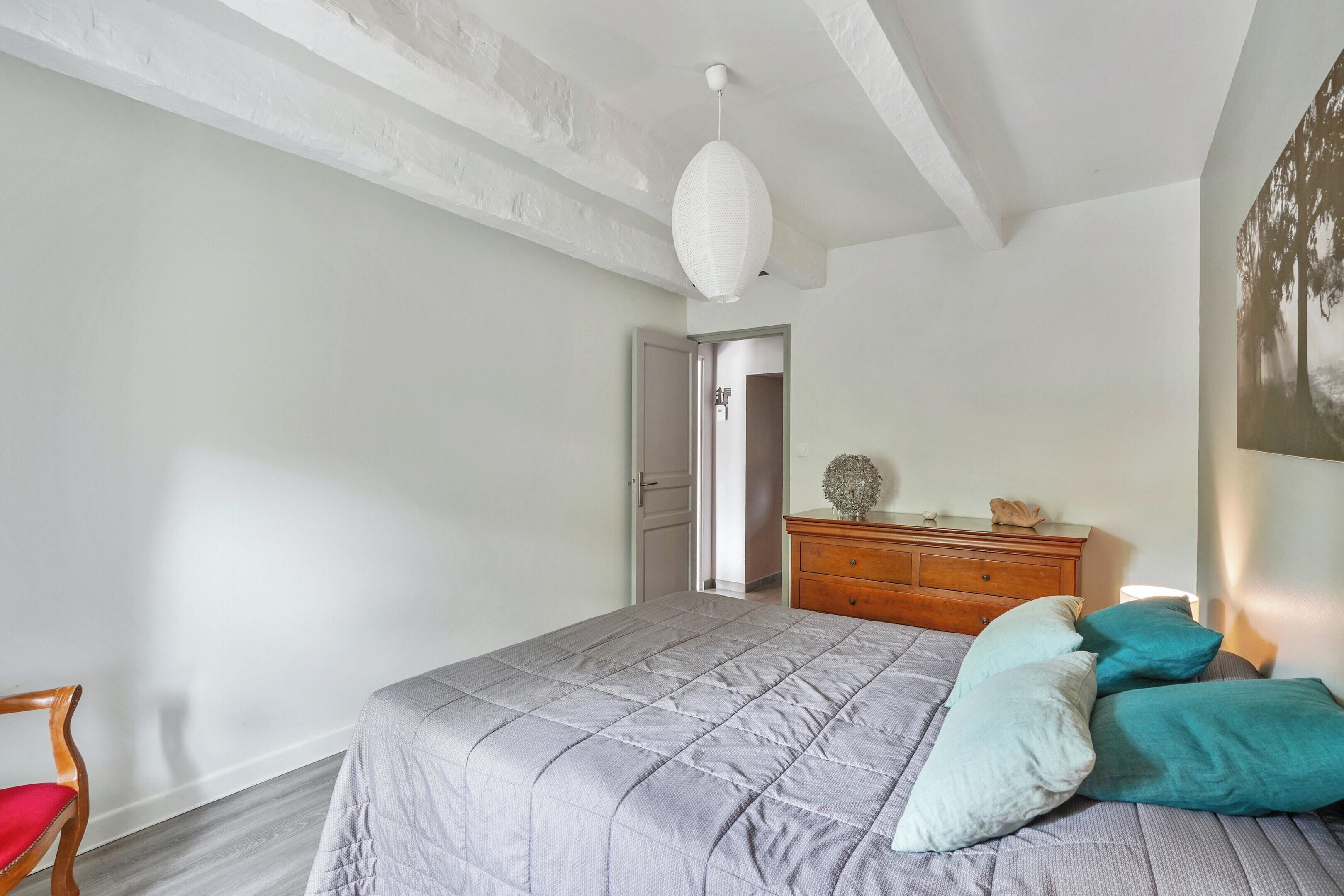 4 bedrooms, iron/ironing board, travel cot, free WiFi