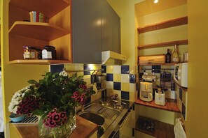 Fridge, microwave, stovetop, coffee/tea maker