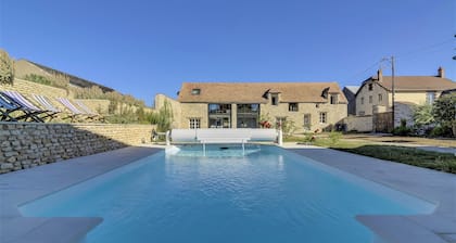 Homerez - Villa con Piscina y Jardín en Amponville