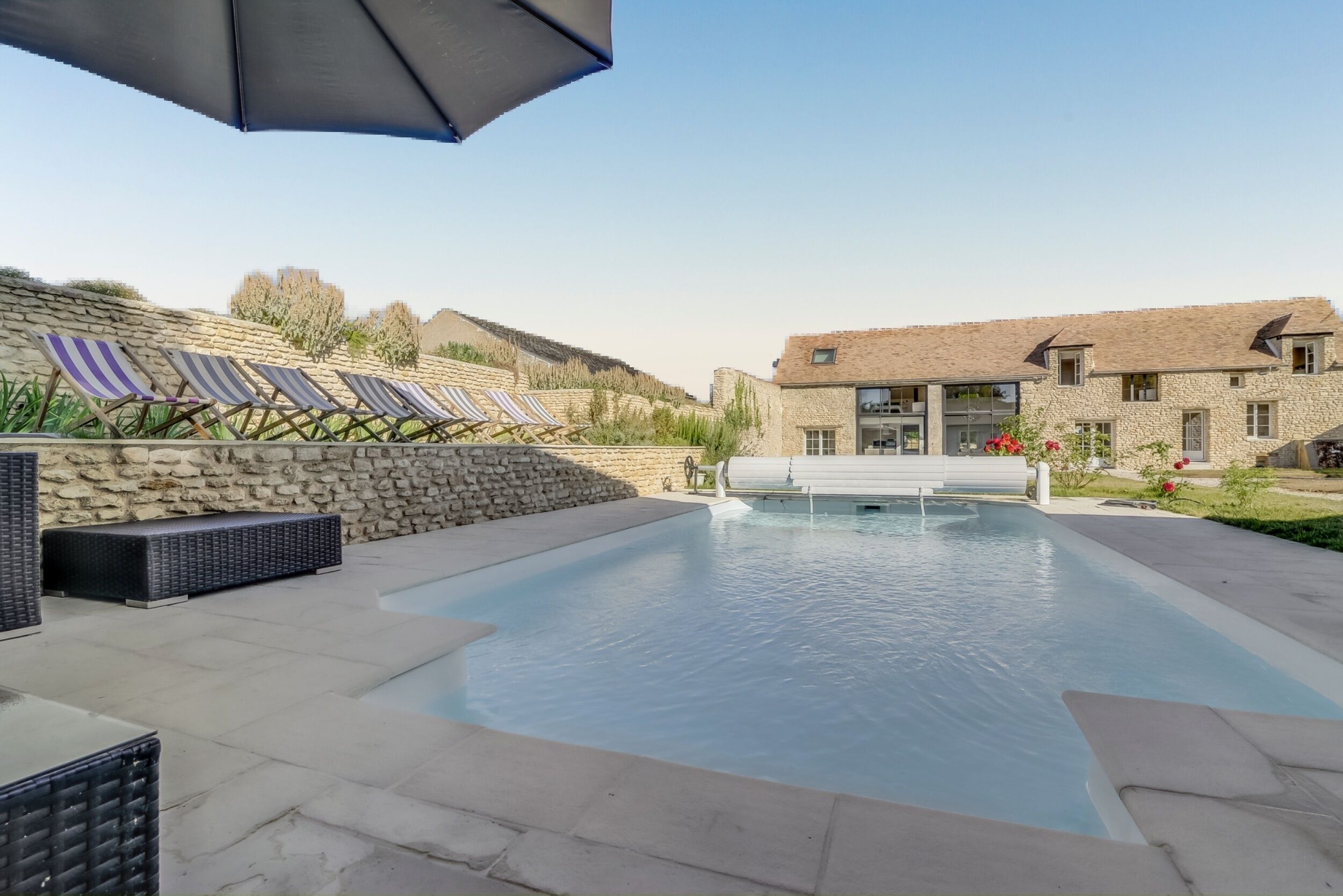 Lämmitetty uima-allas