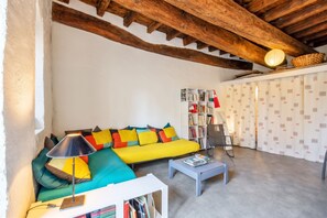 Living room - Homerez - Charming Studio in Villeneuve, 45m², balcony (Villeneuve-lès-Avignon)