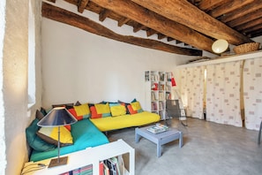 Living area - Homerez - Charming Studio in Villeneuve, 45m², balcony (Villeneuve-lès-Avignon)