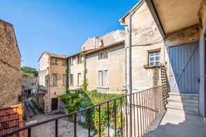 Balcony - Homerez - Charming Studio in Villeneuve, 45m², balcony (Villeneuve-lès-Avignon)