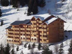 Exterior - Studio loft cabin - 5 ppl, 400m from slopes with parking, pets allowed (Auris)