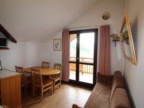 TV - Studio loft cabin - 5 ppl, 400m from slopes with parking, pets allowed (Auris)