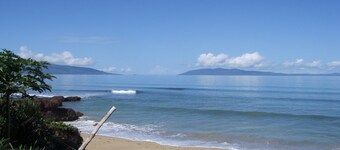 HUT GITE TI CASE PIED DANS L'EAU PRESQU'ILE AMBATO FACE NOSY BÉ ET NOSY KOMBA