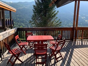 Outdoor dining - Spacious Chalet in Méribel - Pets Allowed, Parking Included (Méribel)