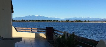 Villa 3 rooms + loft, 6 ppl, Wifi, Private parking, lakeside, close to the beach