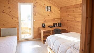 4 soverom, skrivebord, reiseseng for barn og wi-fi (inkludert)