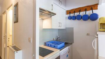 Micro-ondes, four, plaque de cuisson, lave-vaisselle