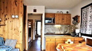 Interior - Comfortable ski-in/ski-out apartment with balcony - 6 people, 2 rooms (Auris)