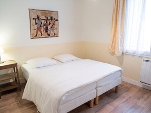 6 bedrooms, iron/ironing board, travel crib, free WiFi