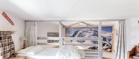 1 chambre, fer et planche à repasser