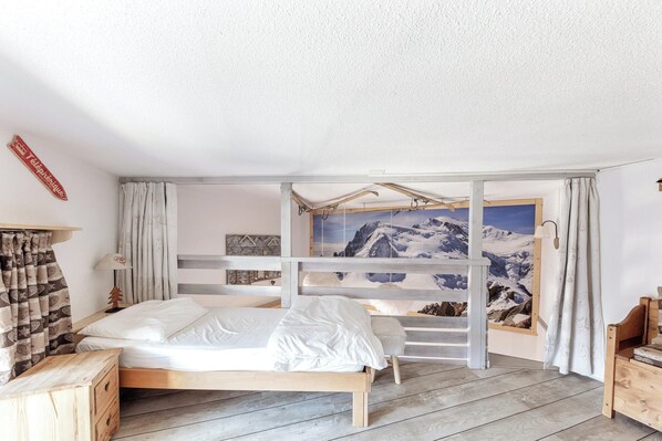 1 chambre, fer et planche à repasser