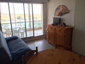 TV - 1BR Apartment for 4, beach 20m, parking, washing machine (Port Barcarès)