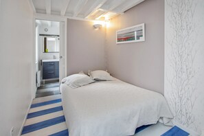 2 bedrooms, iron/ironing board, Internet
