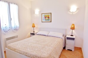 2 chambres, fer et planche à repasser