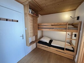 1 bedroom - Cozy 2-Room Apartment for 6 with Balcony, Close to Lift - Alpe d'Huez (Huez)