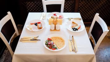 Desayuno buffet (EUR 12 por persona)
