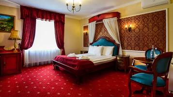 Superior Double Room | Minibar, individually decorated, individually furnished, soundproofing
