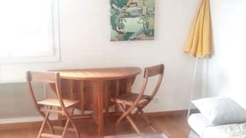 TV, lareira, DVD player