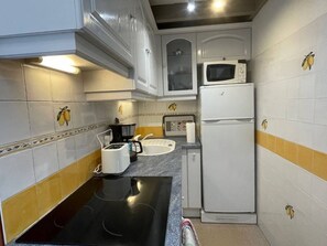 Réfrigérateur, micro-ondes, four, lave-vaisselle