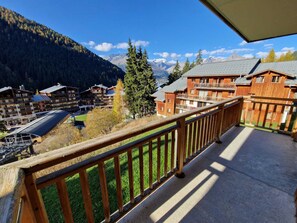 Property grounds - Spacious 3-Bedroom Apartment for 6-8 People, Near Ski Lift & Shops (Valfréjus)