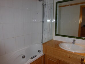 Hair dryer, towels - Charming Méribel apartment with view and pets allowed (Méribel)