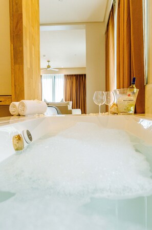 Suite Room | Bathroom