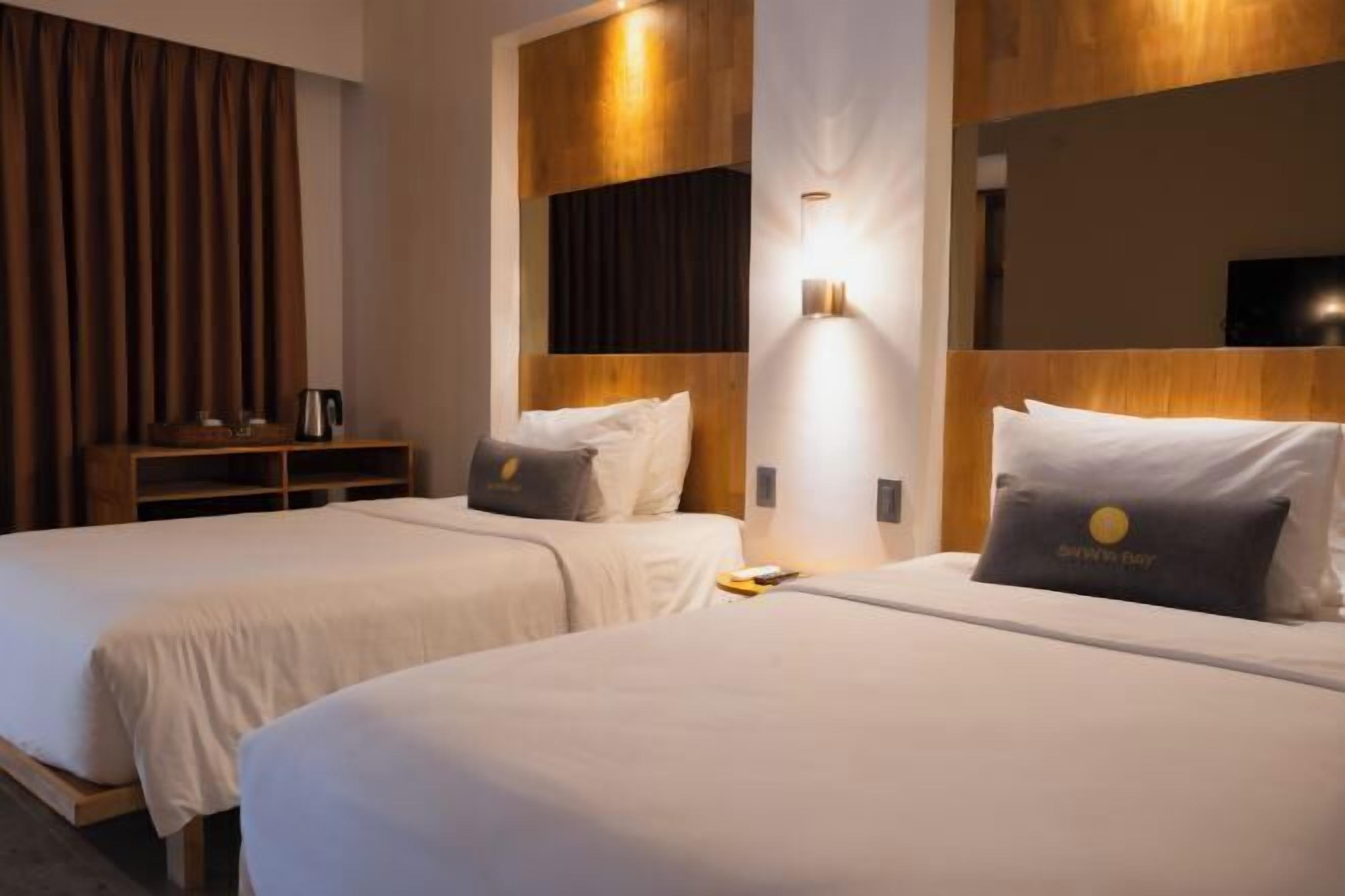 Premium bedding, in-room safe, iron/ironing board, free WiFi