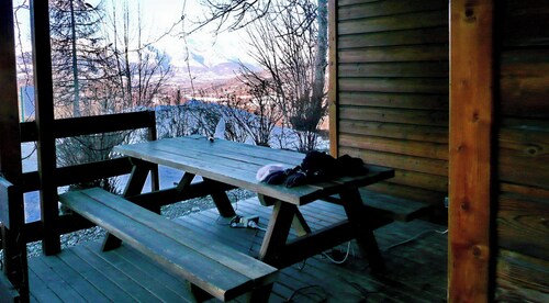 Chalet sleeps 6, lovely mountain view, relaxing, invigorating air, sunshine