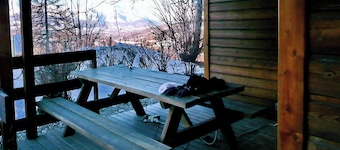 Chalet sleeps 6, lovely mountain view, relaxing, invigorating air, sunshine