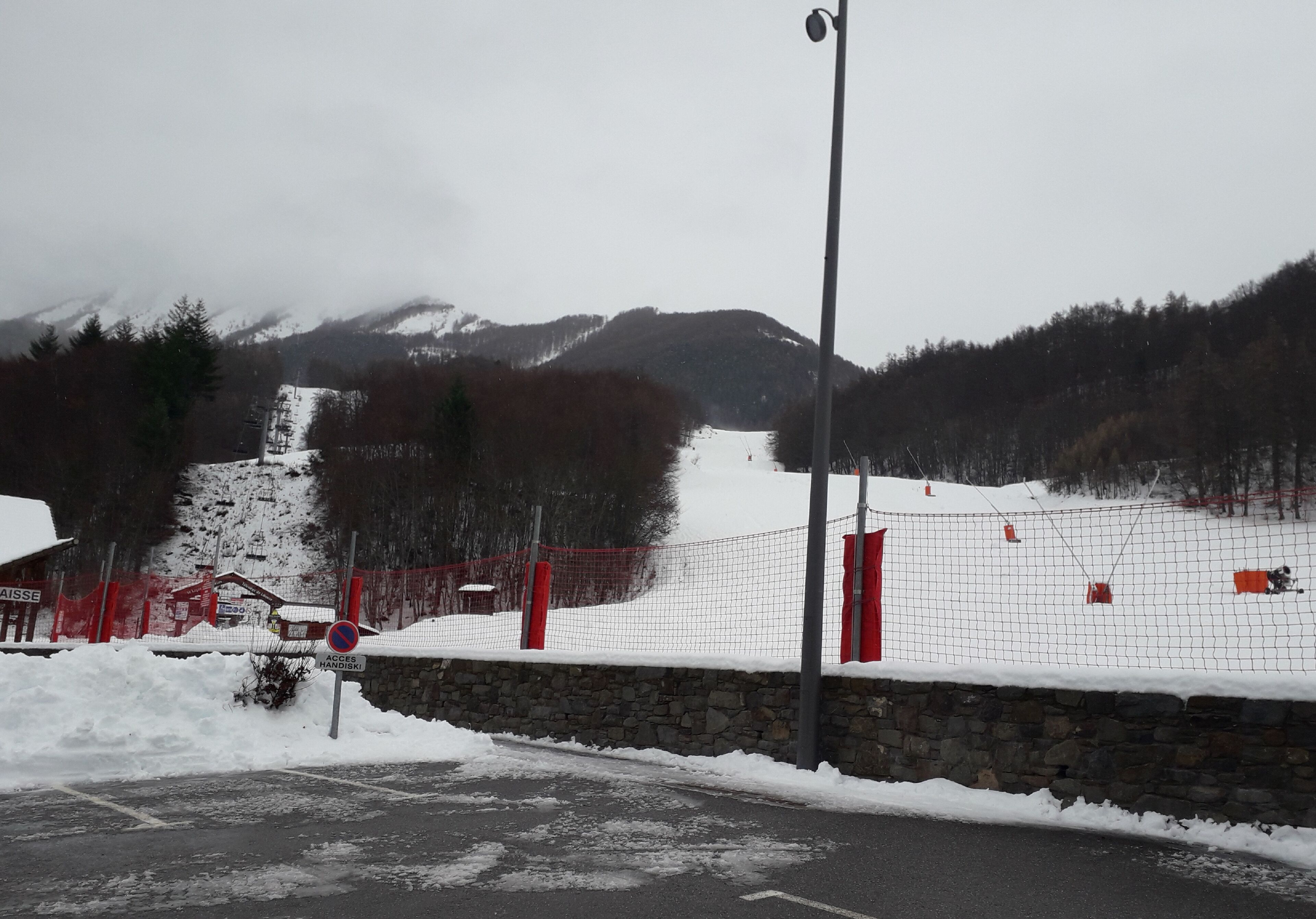 Photo prise le 14 Déc. au pied des pistes, au centre de la station
