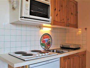 Frigorifero, microonde, forno, macchina per tè/caffè