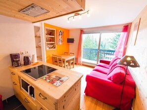 Interior - Cozy 2-Room Apartment, 4 Sleeps, 200m from Slopes, La Salle les Alpes (La Salle-les-Alpes)