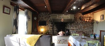 Charming Farmhouse: Fireplace, Garden, Wi-Fi, Family Friendly, Pet Friendly