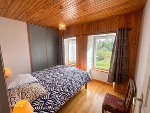 4 sovrum, strykjärn/strykbräda och resesäng