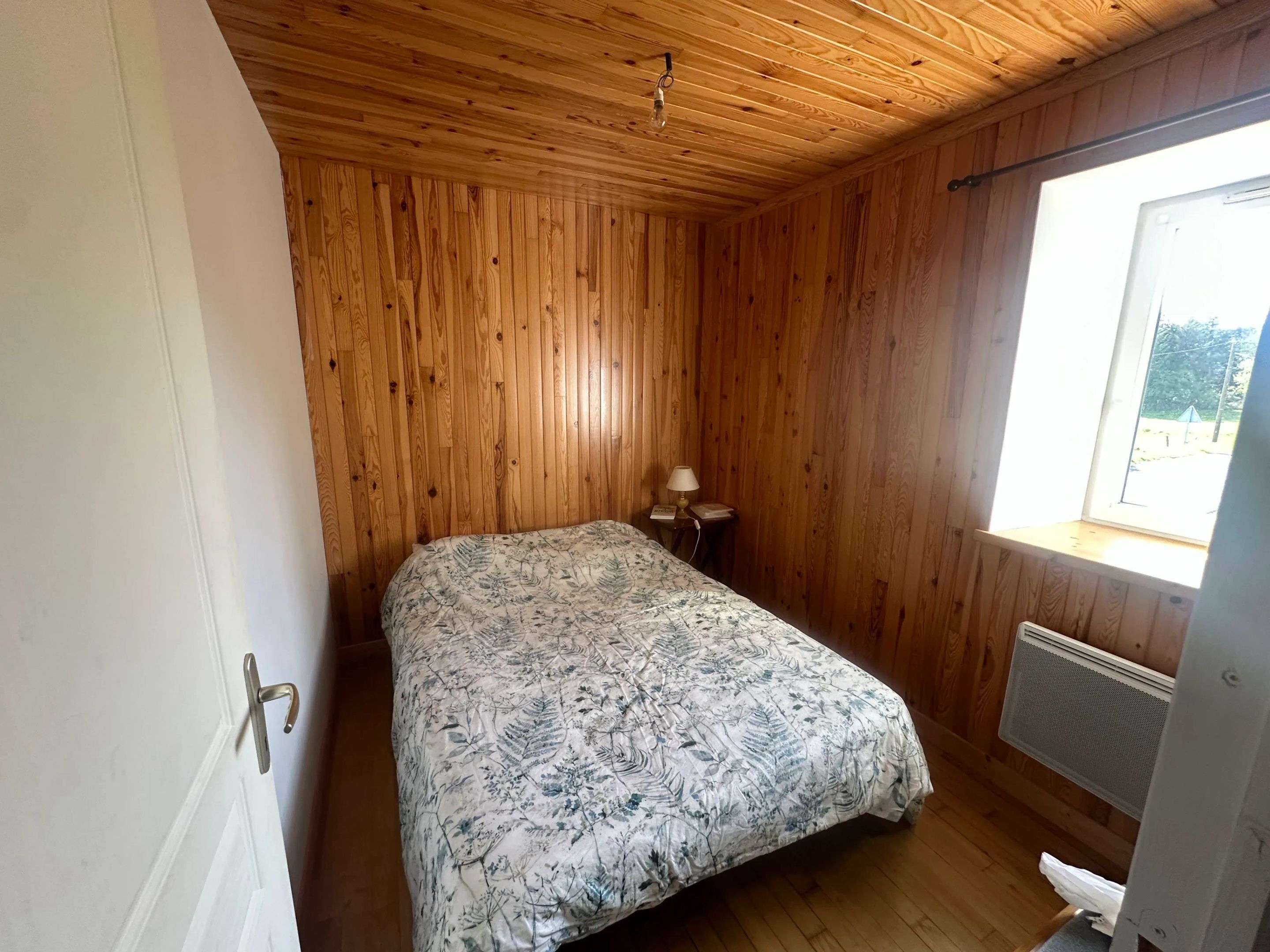 4 Schlafzimmer, Bügeleisen/Bügelbrett