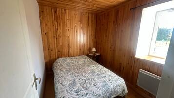 4 Schlafzimmer, Bügeleisen/Bügelbrett