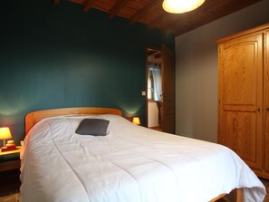 3 bedrooms, free WiFi - Countryside house in Saussey, 4 bedrooms, peace and comfort (Beslon)