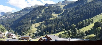 Central Studio for 4 in Méribel with Balcony, Parking, and WiFi